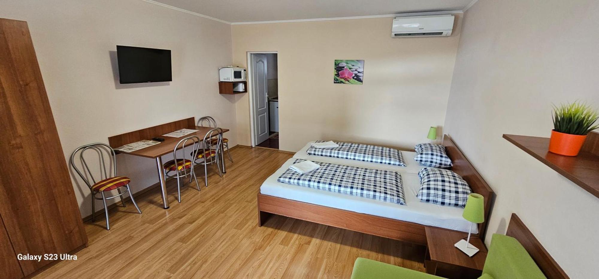 Apartmanovy Dom Flora เวลคีเมเดียร์ ภายนอก รูปภาพ