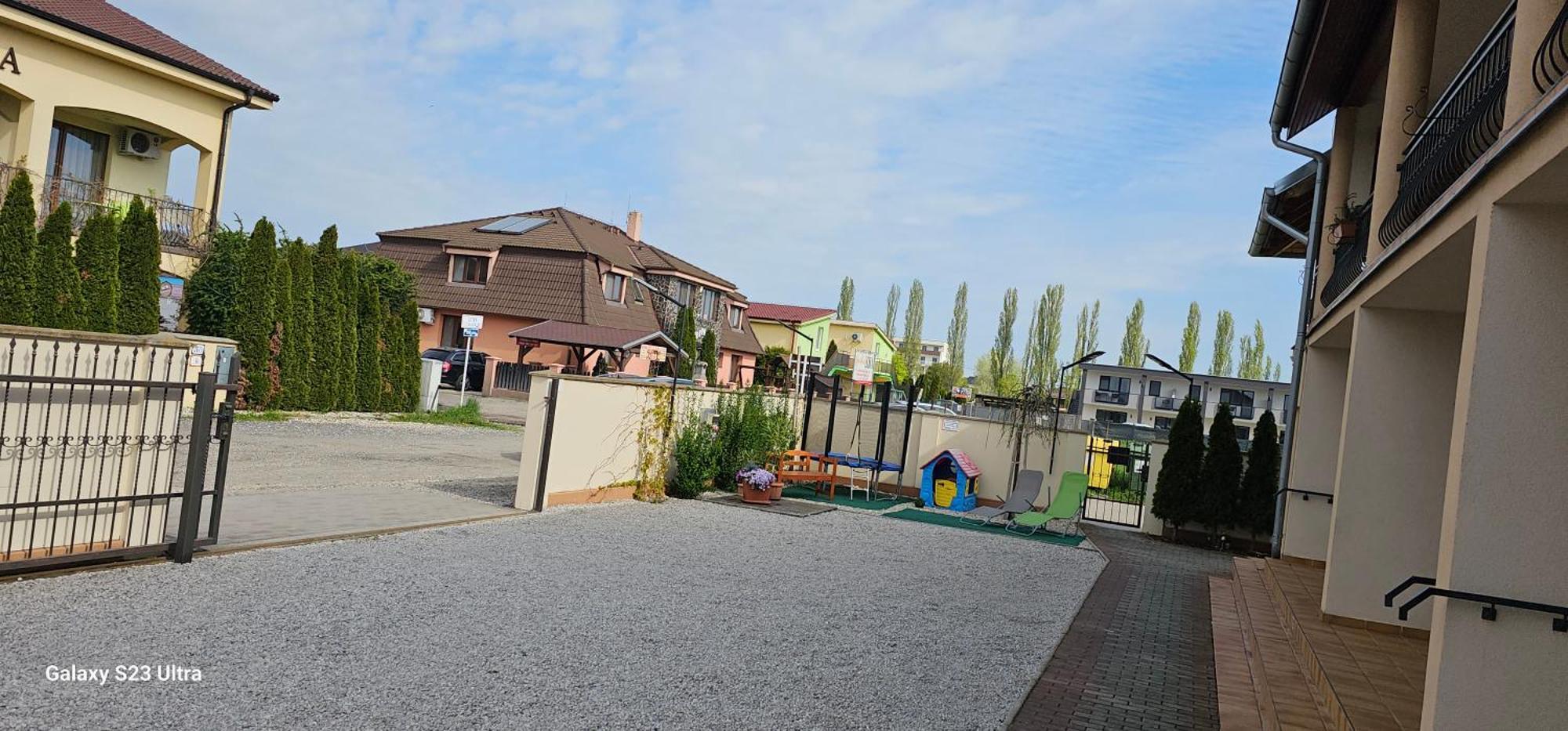 Apartmanovy Dom Flora เวลคีเมเดียร์ ภายนอก รูปภาพ