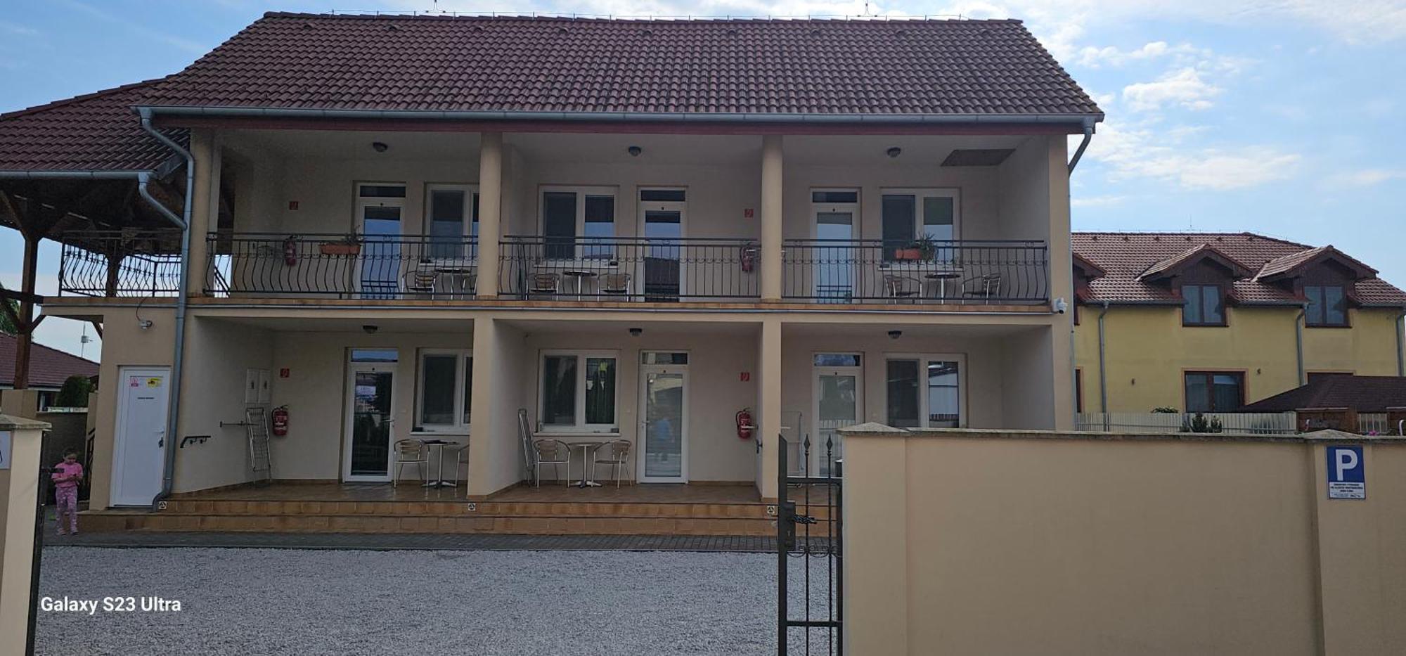 Apartmanovy Dom Flora เวลคีเมเดียร์ ภายนอก รูปภาพ